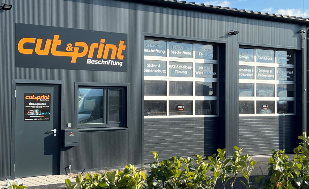 Cut & Print Gebäudeansicht Halle von Außen