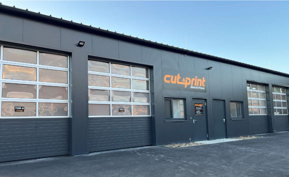 Cut & Print Gebäudeansicht Außen 2
