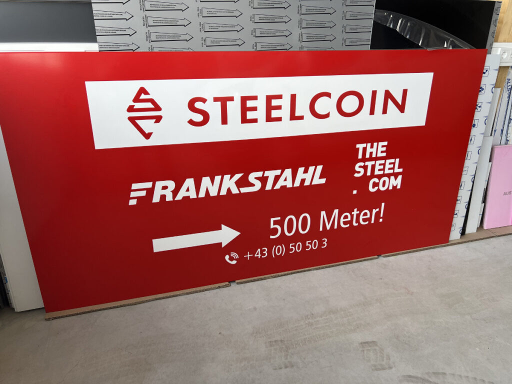 Werbetafel von Cut & Print für Steelcoin