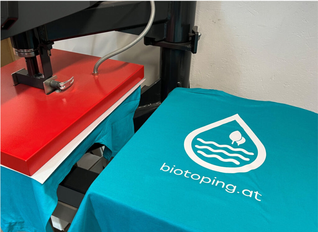 Cut & Print bei der bedrucken von neuen T-Shirts