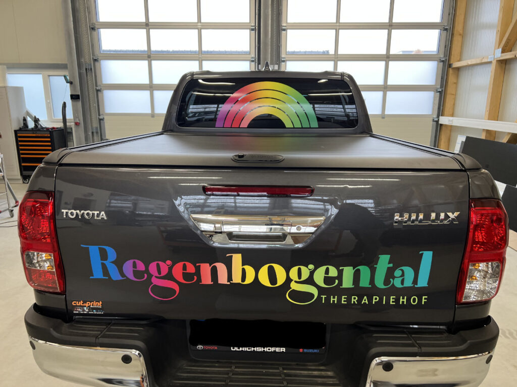Cut & Print beschriftet einen Pick Up
