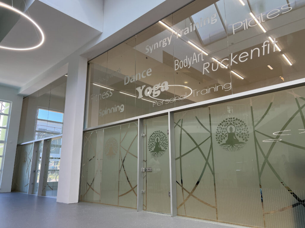 Cut & Print bei der Sichtschutzbeschriftung