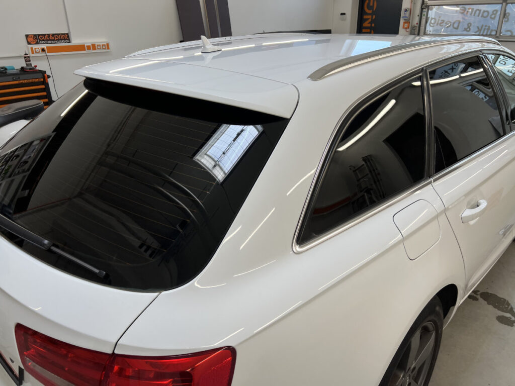 Cut & Print, Scheibentönung weißer Audi